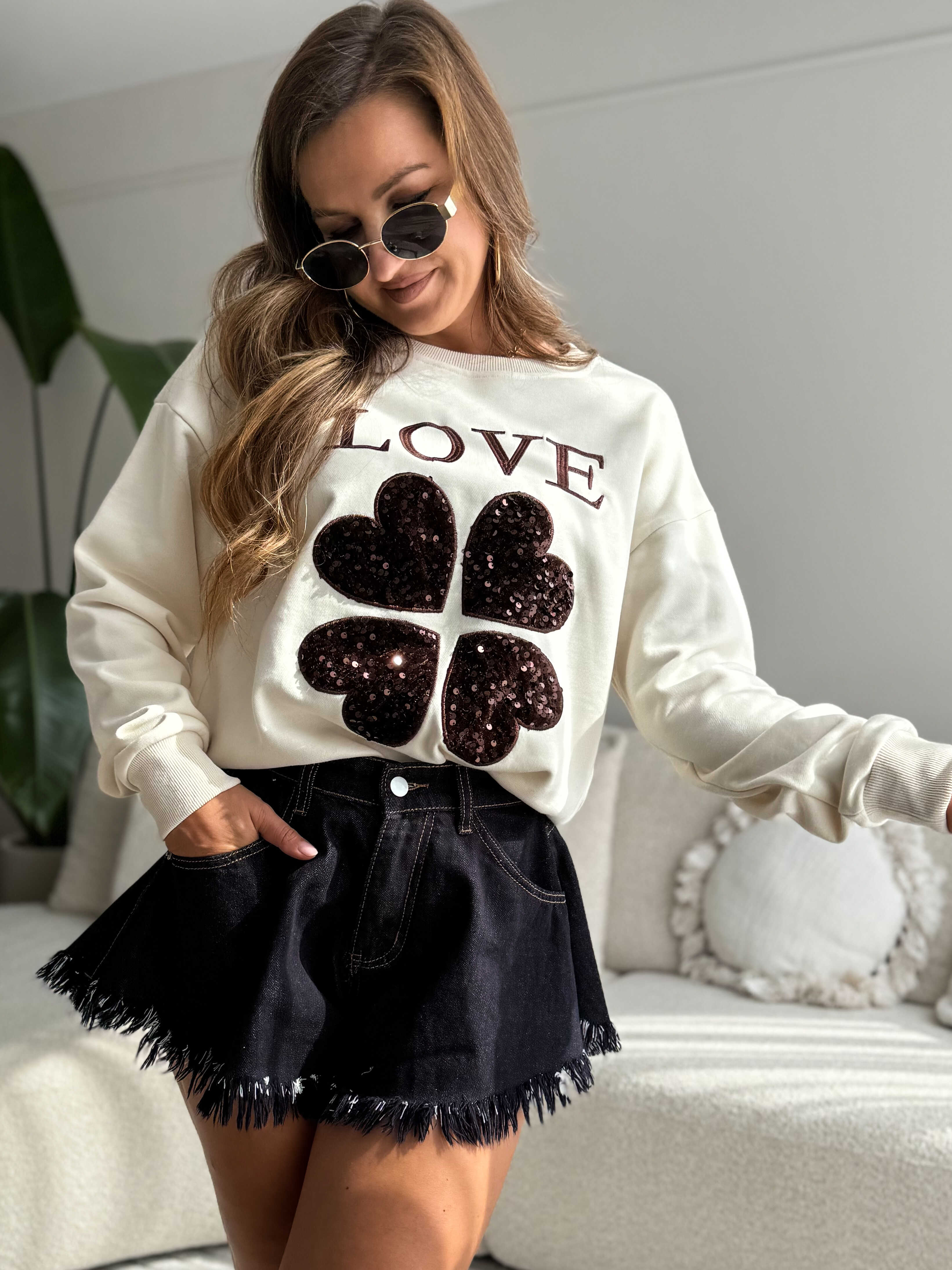 Love Me Sweatshirt Beige